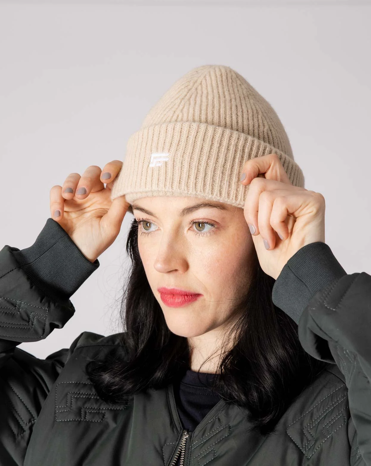 TOMO_bonnet-cagoule-casque-beige2.jpg bonnet cagoule casque vélo laine beige TOMO