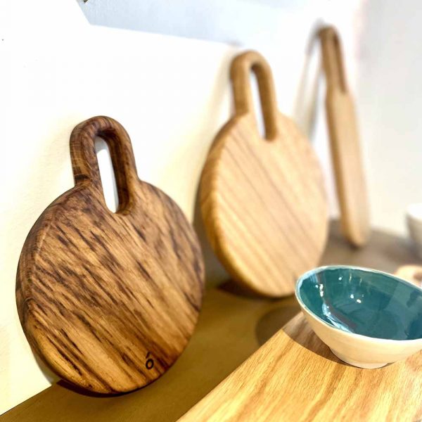 planche ronde 19cm en chêne faite en Bretagne par studio ammo