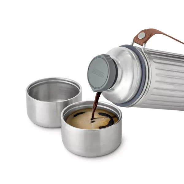 thermos inox d'1L avec 2 verres en inox de chez black & Blum