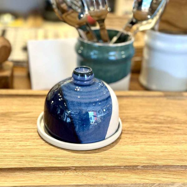 beurrier à cloche bleu artisanal de graphiste en terre