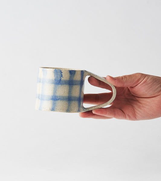 tasse en céramique finition Aérographe bleu par Super Ceramics