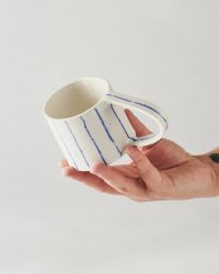 tasse en céramique finition ligne bleu par Super Ceramics