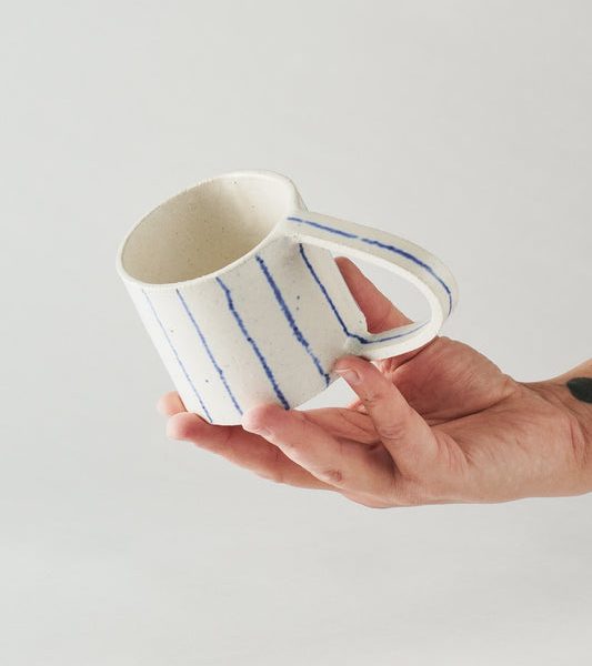 tasse en céramique finition ligne bleu par Super Ceramics