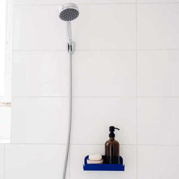 étagère pour salle de bain en alu inoxydable bleu Klein Mamik