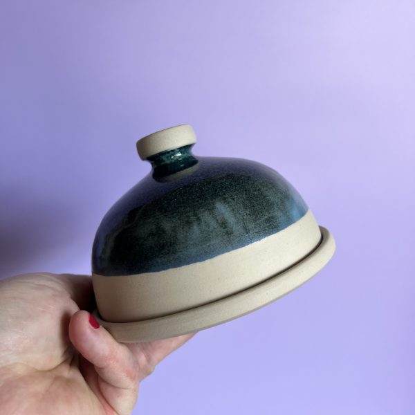 Beurrier à cloche artisanal couleur vert par Graphiste en Terre