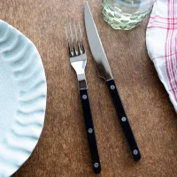 fourchette-table-bistrot-noir-sabre.jpg