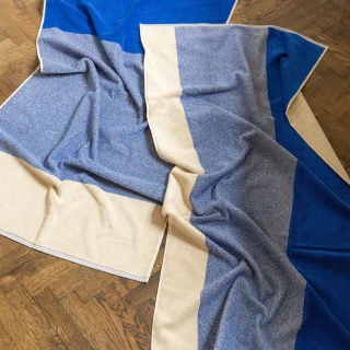 Serviette de bain 70*140 Suite 702. bleu et écru