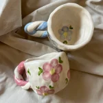 tasse en céramique fleur couleur rose par Sofia Lembeye