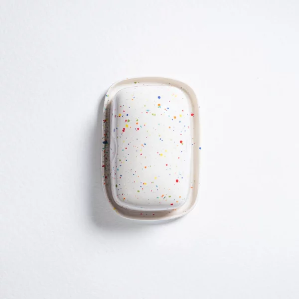 Beurrier en céramique Egg Back Home - blanc moucheté