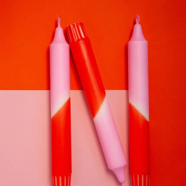 Bougies longues rose rouge par Heylenochka Berlin