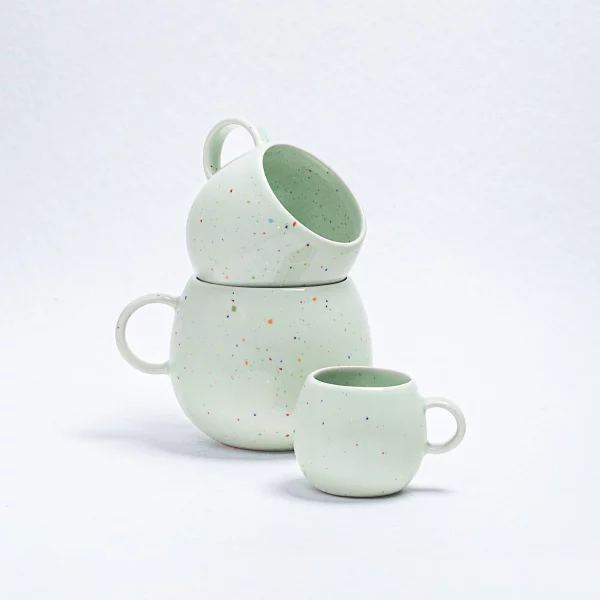 Tasse vert moucheté faite à la main Egg Back Home