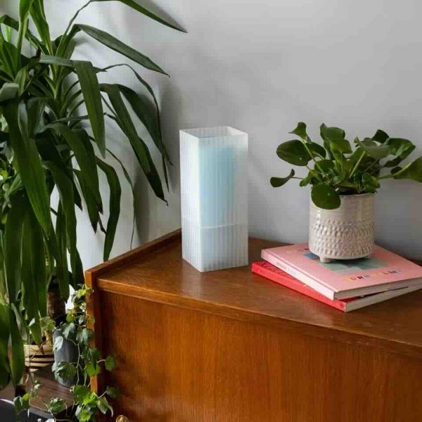 lampe Igloo bleu par la chambre d'ami