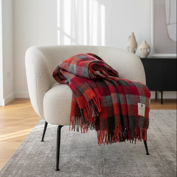 Plaid en laine Fireside rouge à carreaux - McNutt of Donegal