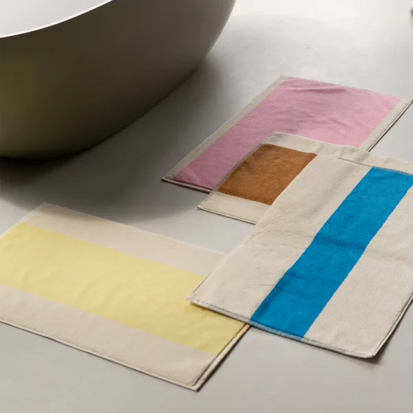 Tapis de bain en coton bio coloré suite702