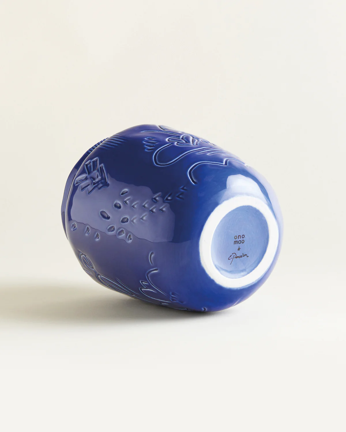 vase-M-bleuklein-onomao.jpg vase en céramique taille M bleu Klein OnoMao