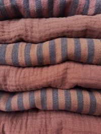 petites-serviettes-gaze-de-coton-chocolat2