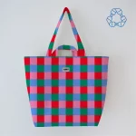 Sac cabas imperméable et recyclé Lori Barcelona couleur rouge bleu vert