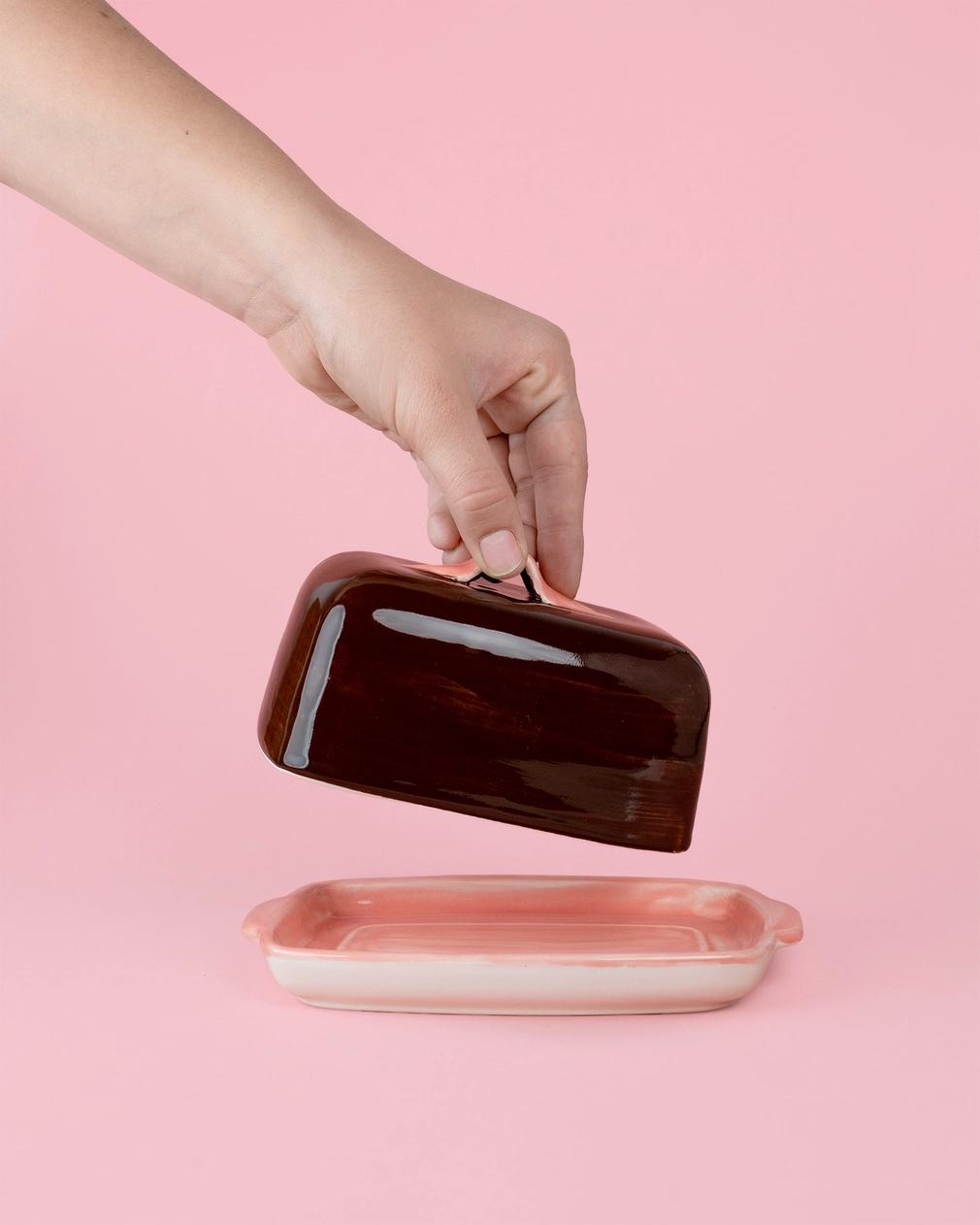 beurrier-chocolat-alfartierracocida2.jpeg beurrier en céramique chocolat et rose Alfar Tierra Cocida