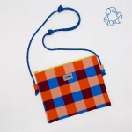 Pochette bandoulière recyclée orange et bleu par Lori Barcelona