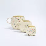 Mug Rond 500ml jaune moucheté par Egg Back Home