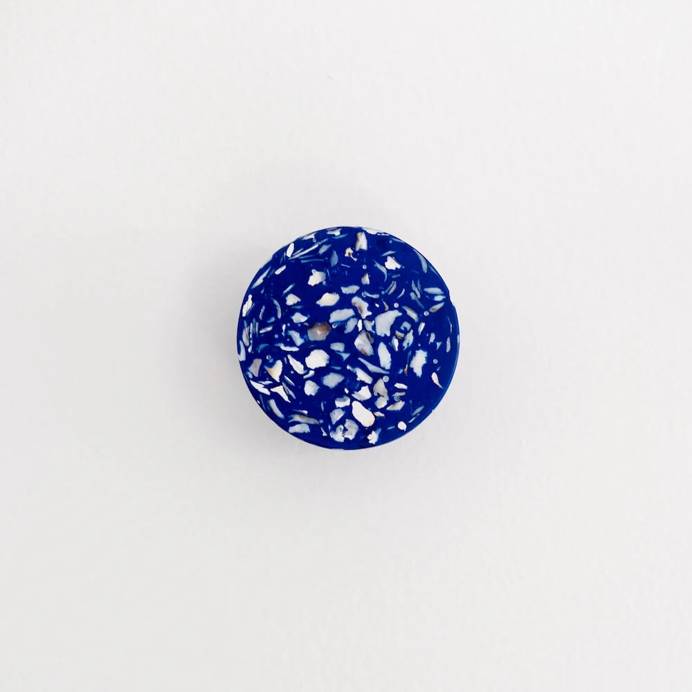 patere_loar_bleu_huitres_coquillages_recycles_malakio_1.jpg patère en coquillage recyclé huitre bleu par Malakio