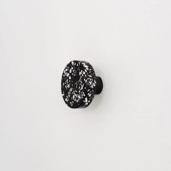 patère en coquillage recyclé huitre noir par Malakio