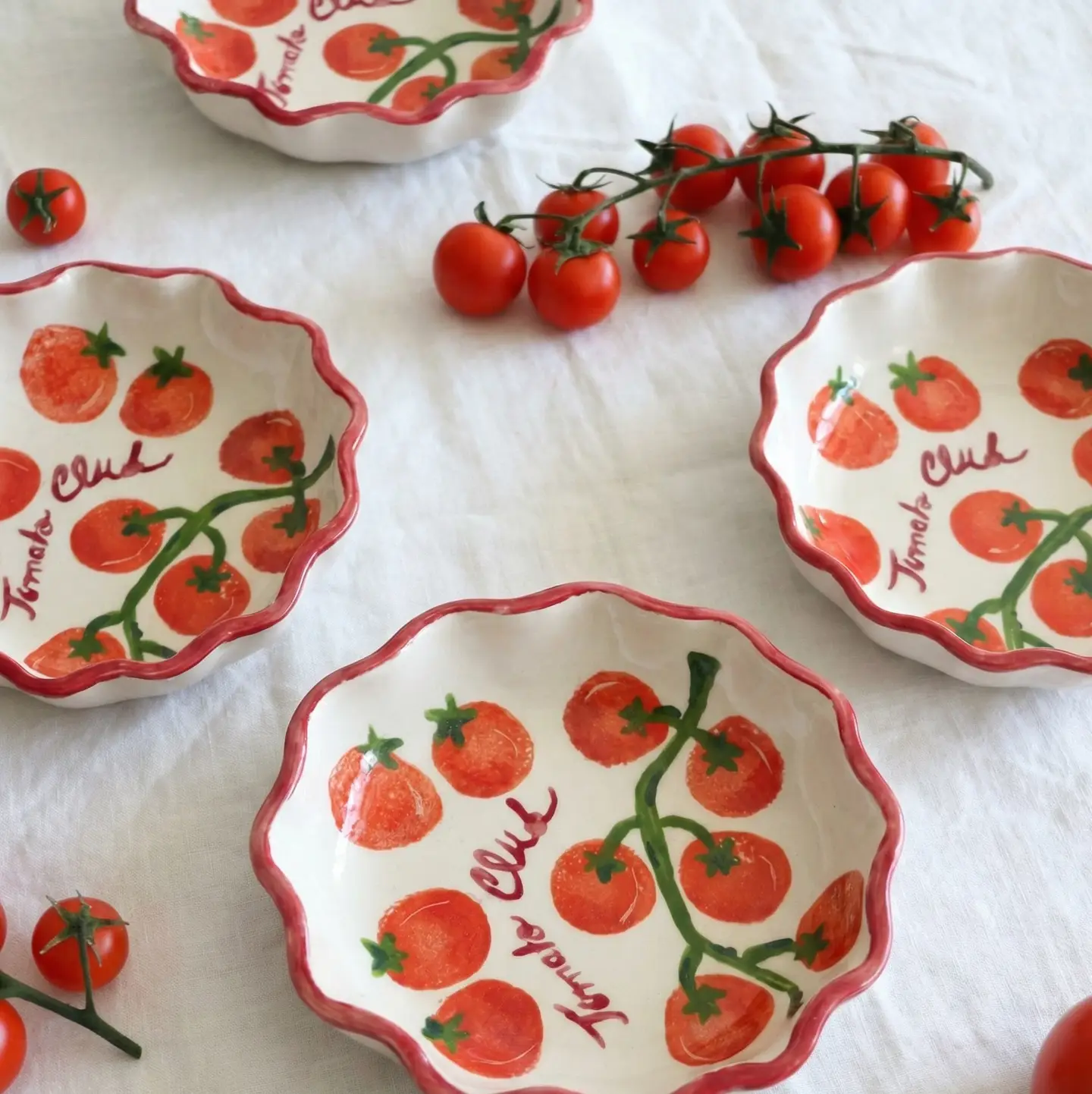 bol-tomates-sofia-lembeye.jpeg bol ondulé en céramique tomates par Sofia Lembeye