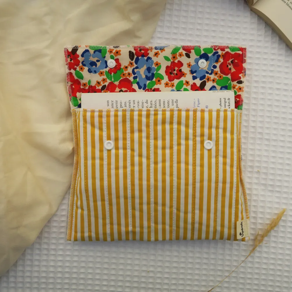 pochette-livre-poche-coton-jaune-vagabondes.jpg Pochette à livre de poche Rayé jaune par Vagabondes
