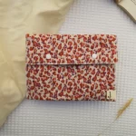 Pochette à livre de poche léopard par Vagabondes