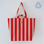 sac cabas recyclé et imperméable rayé rose et rouge par Lori Barcelona