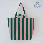 sac cabas recyclé et imperméable rayé vert et rose par Lori Barcelona