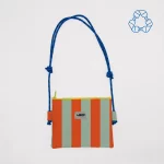 Mini pochette bandoulière recyclée orange et bleu par Lori Barcelona